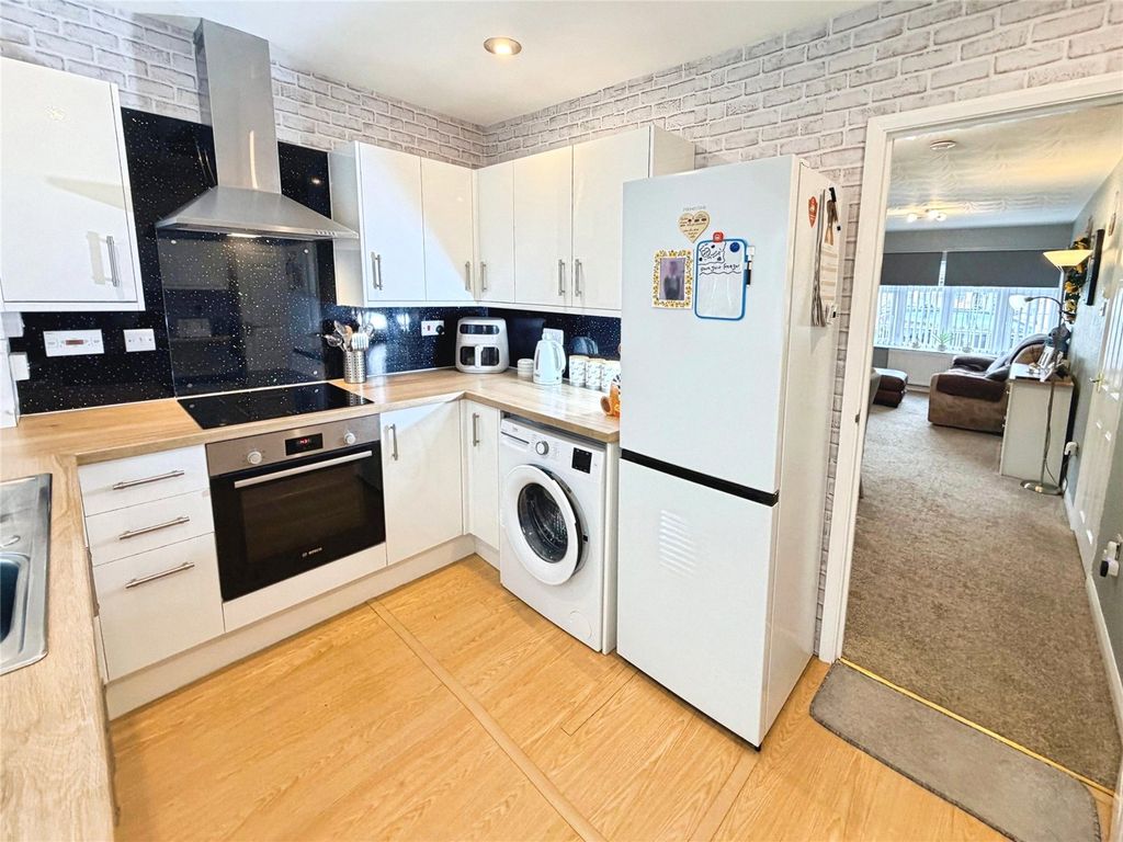 Property photo 3 of 16 Modern Kitchen