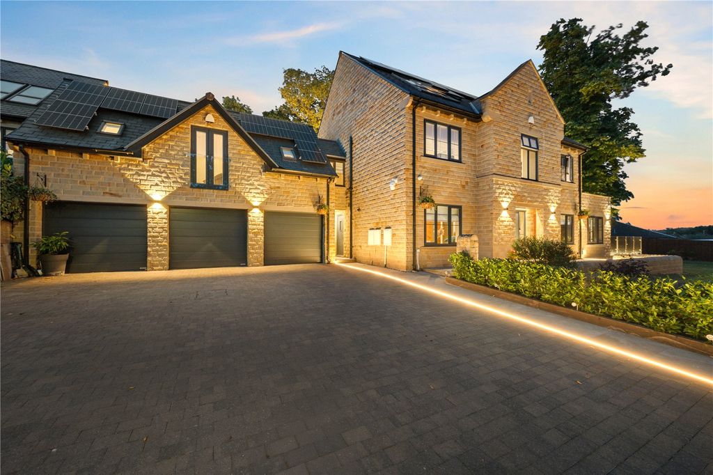 6 bed detached house for saleIvy House, Knowl Park Gardens, Mirfield, West Yorkshire WF14