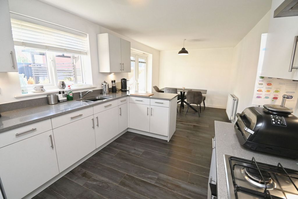 Property photo 3 of 27