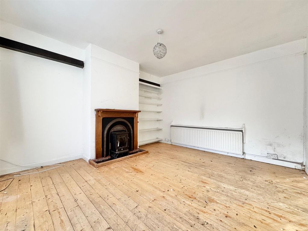 Property photo 3 of 20 Lounge 2.Jpg