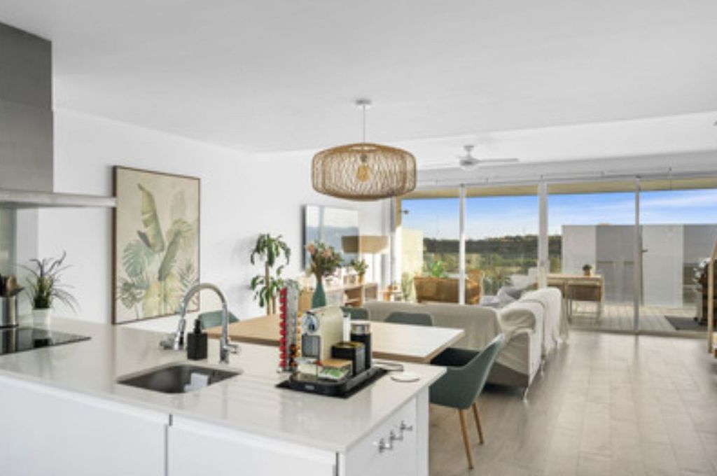 Property photo 2 of 28