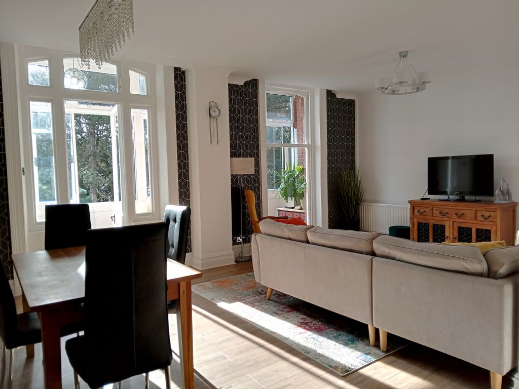 Property photo 2 of 21 Lounge 2