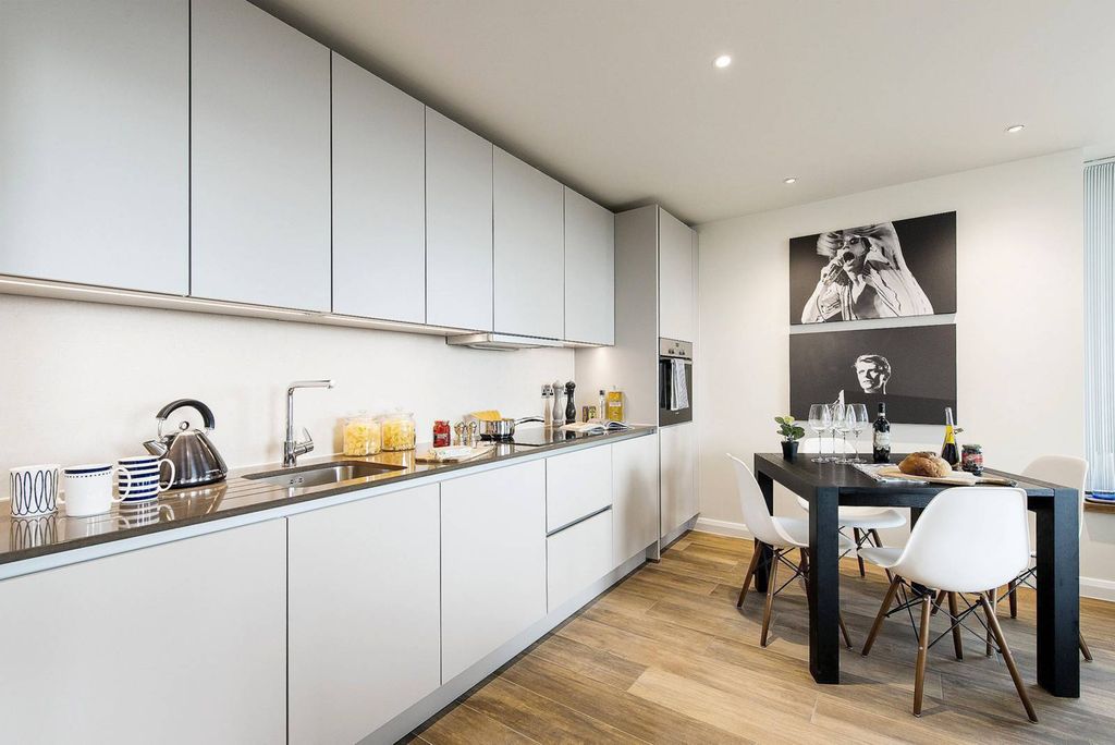 Property photo 2 of 33