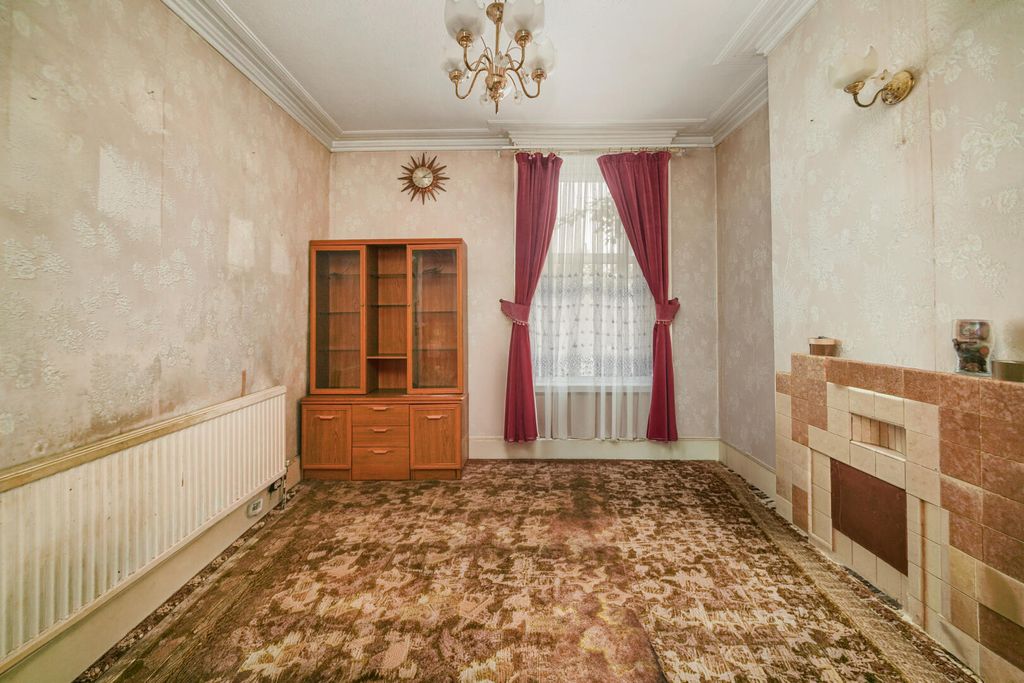 Property photo 3 of 17 Living Room