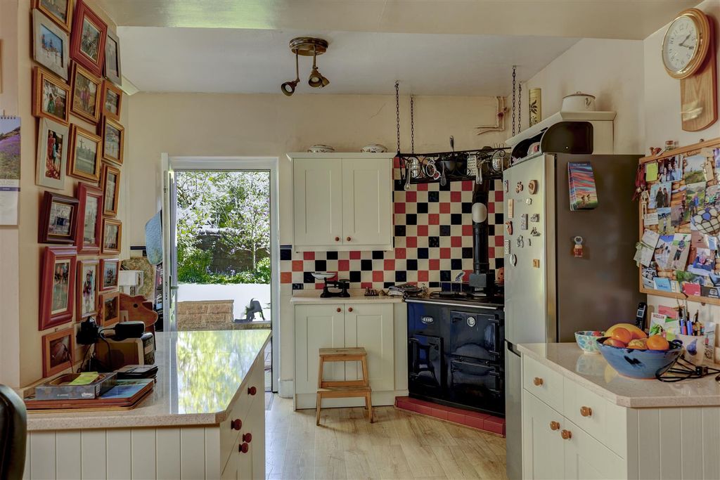 Property photo 2 of 43 96 Lowther St_31.Jpg