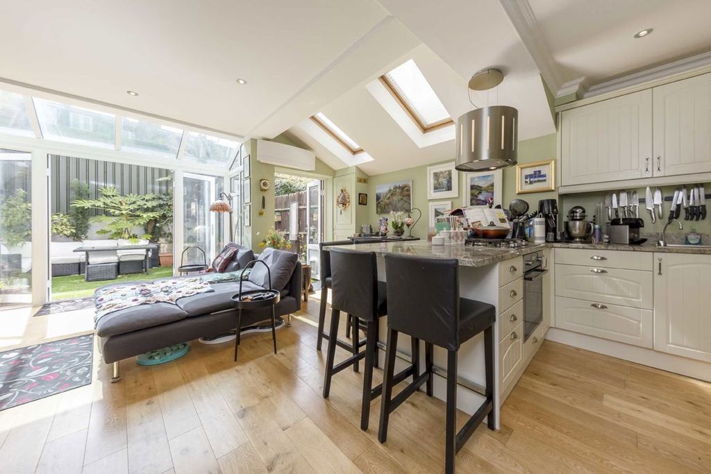 Property photo 2 of 5