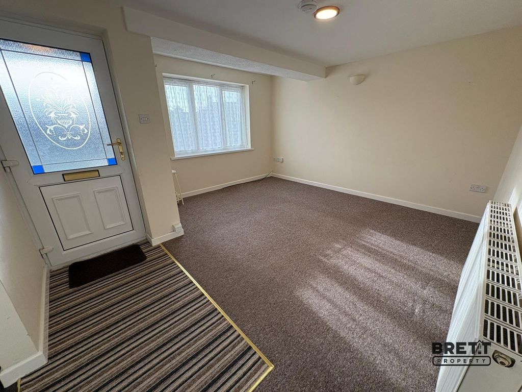 Property photo 2 of 7 Living Room