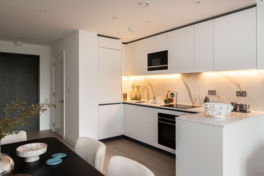 Property photo 3 of 18 Waterfront-Vr-08.Jpg