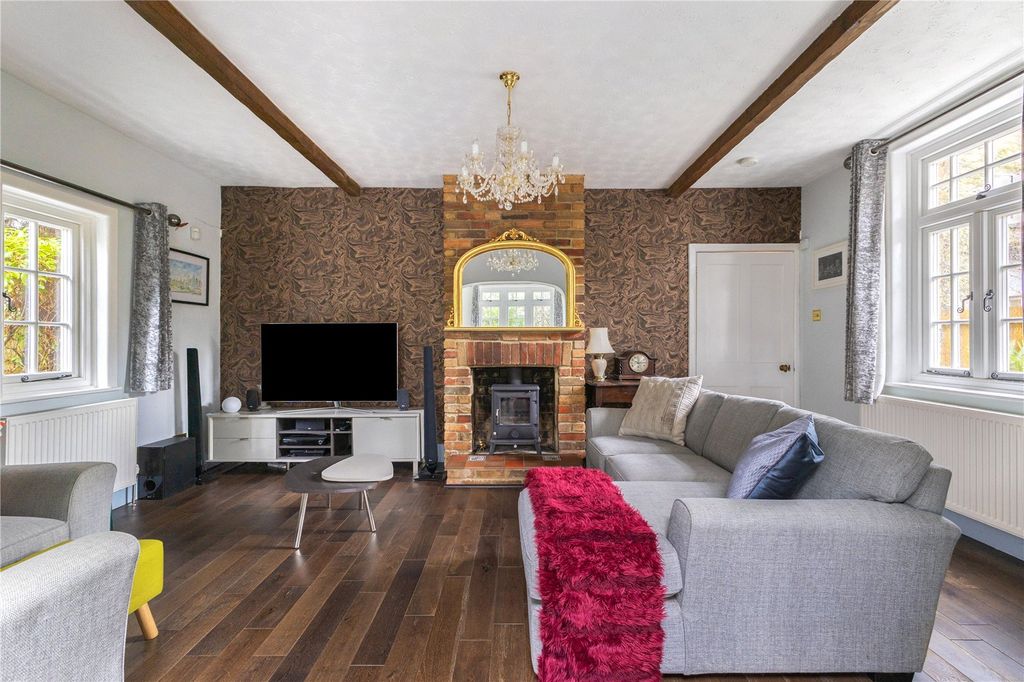 Property photo 2 of 21 Living Room