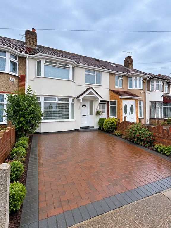 Property photo 1 of 10 4 Bed Link Terrace To Rent Chaucer Avenue, Hounslow Tw4