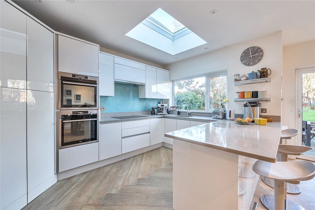 Property photo 3 of 28 Picture No. 14