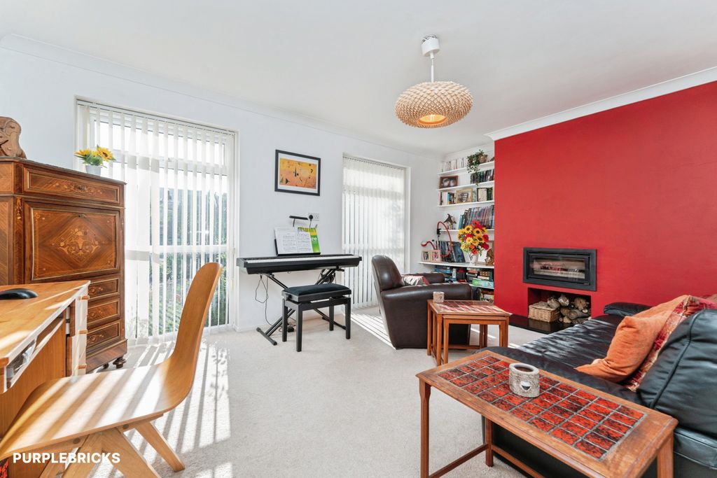Property photo 2 of 25
