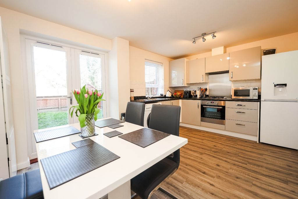 Property photo 2 of 23 4714142