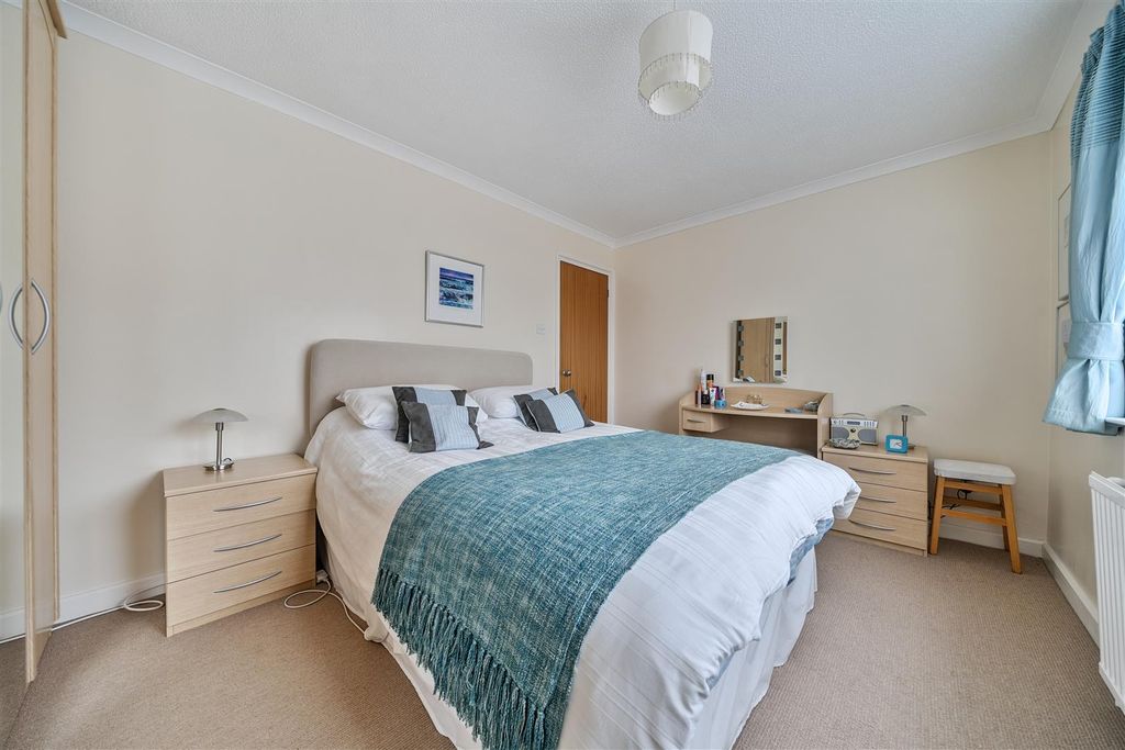 Property photo 2 of 15 Bedroom