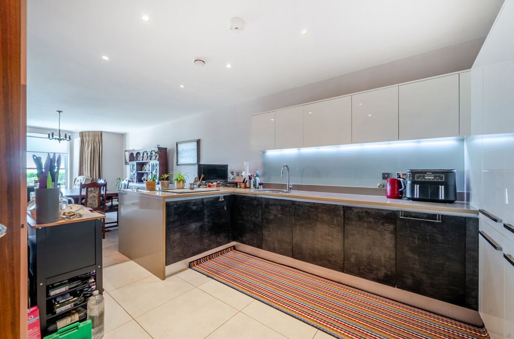 Additional image 7 of 2 bed flat for saleMarine Parade, Worthing, West Sussex BN11
