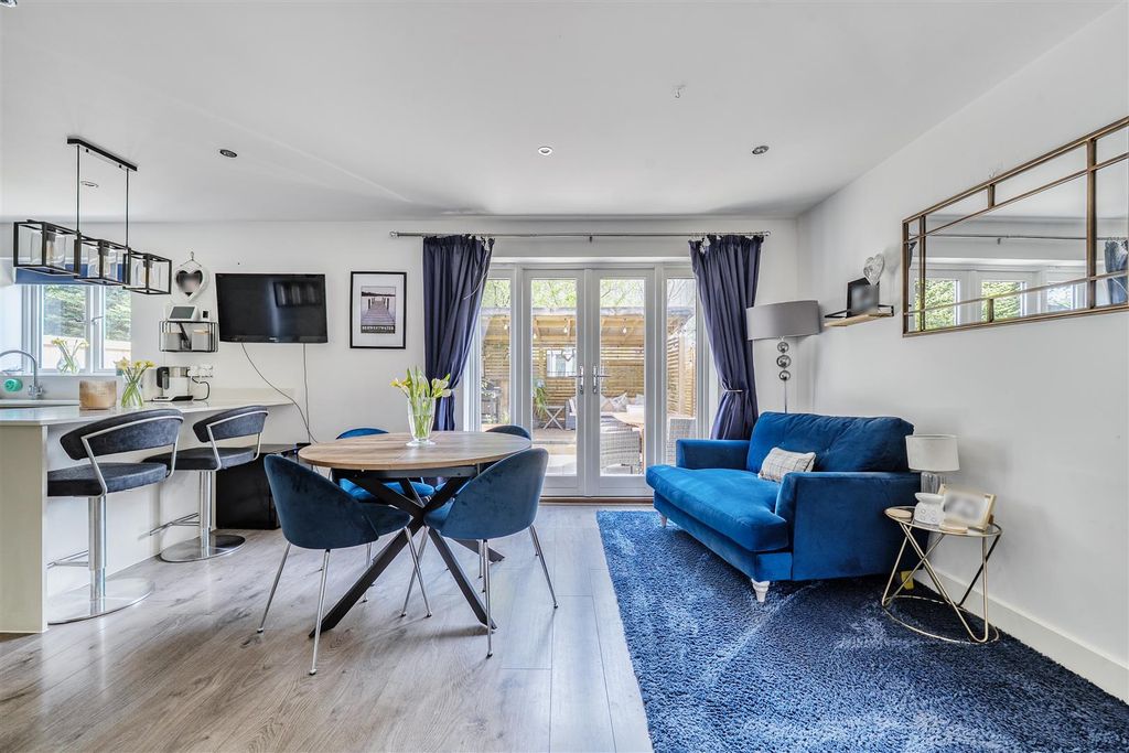 Property photo 3 of 20 1436419-9-69d8F93E34A64.Jpg