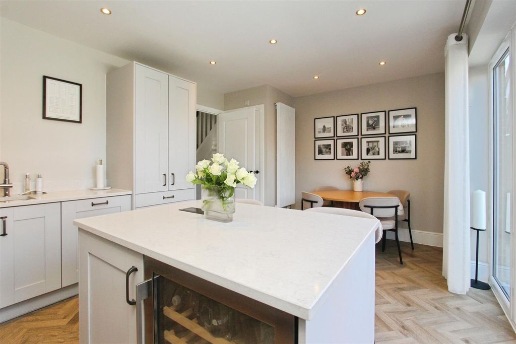 Property photo 3 of 19 Kitchen / Diner