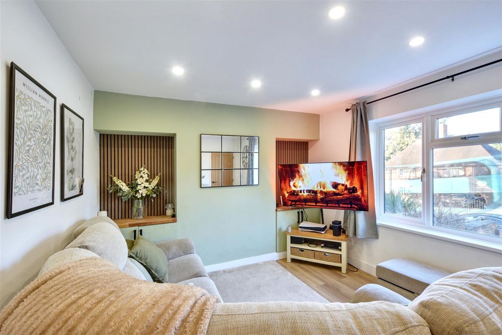 Property photo 2 of 15 Lounge_6.Jpeg