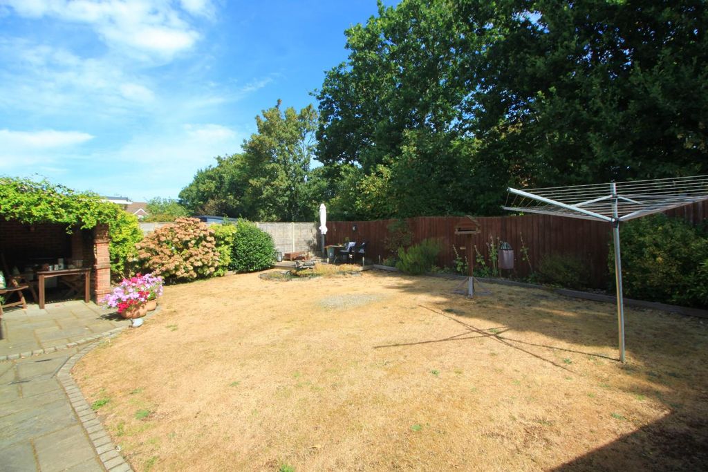 Property photo 2 of 17 Garden.Jpg