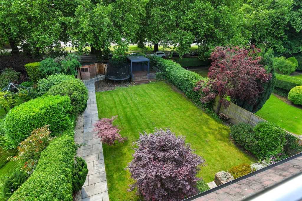 Additional image 48 of 6 bed detached house to rentVictoria Embankment NG2