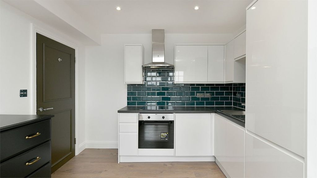 Property photo 3 of 7 Kitchen