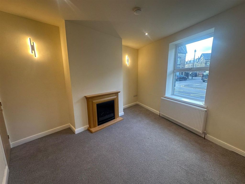 Property photo 2 of 14 Lounge .Jpg