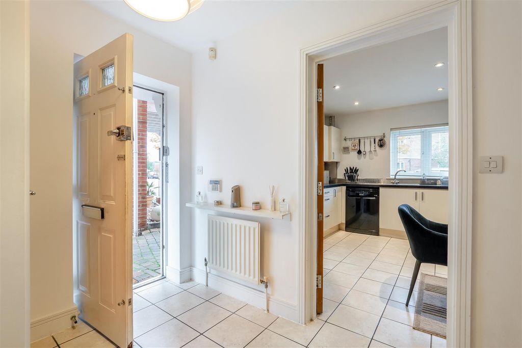 Property photo 3 of 21 8708545-Interior12.Jpg