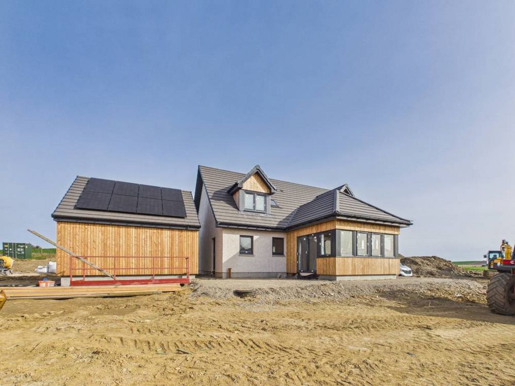 Property photo 3 of 43