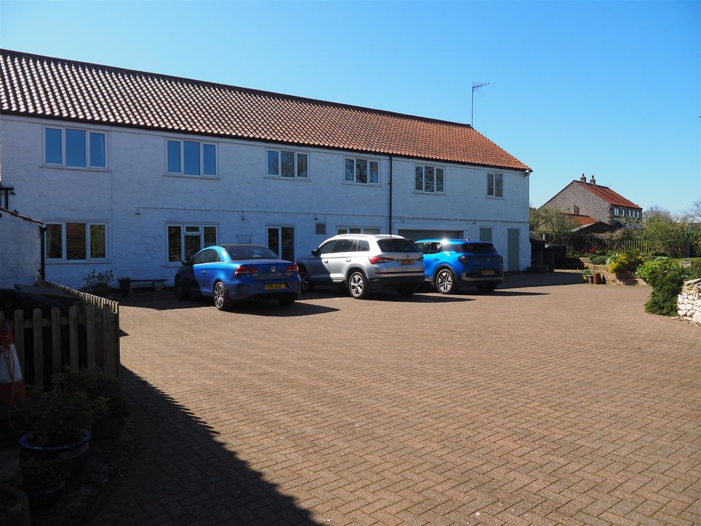 Property photo 2 of 30 Photo 1