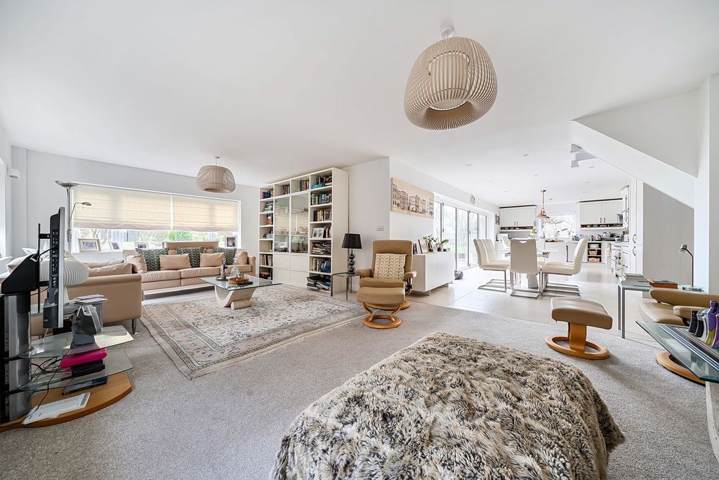 Property photo 3 of 39