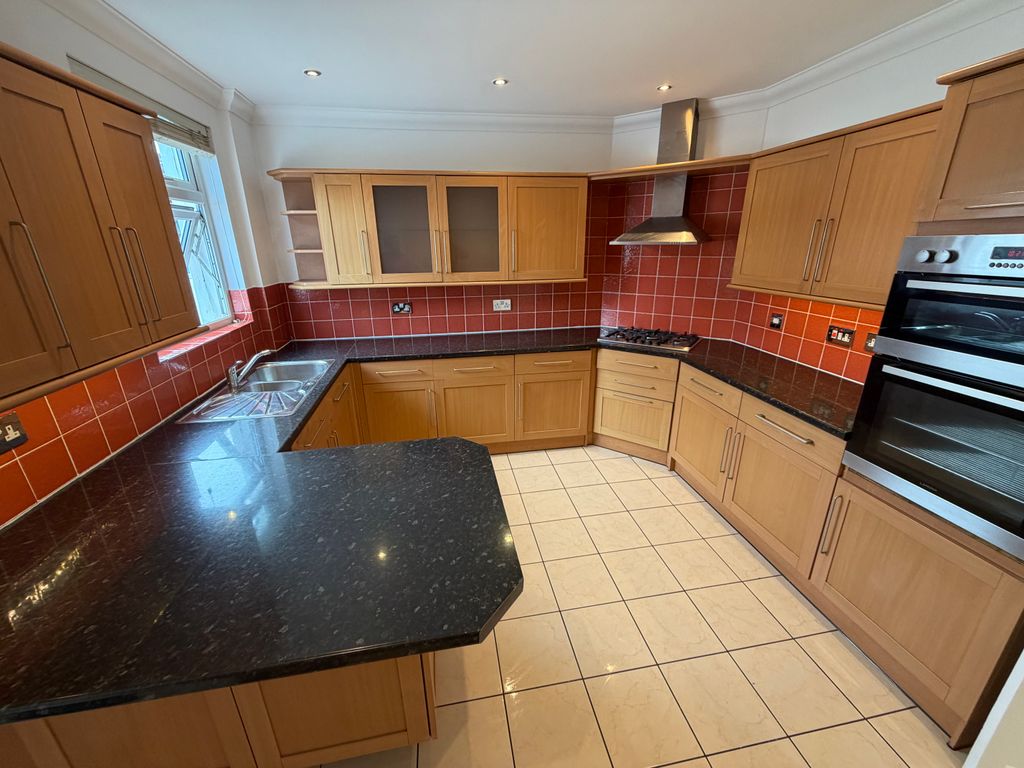 Property photo 3 of 12 Kitchen