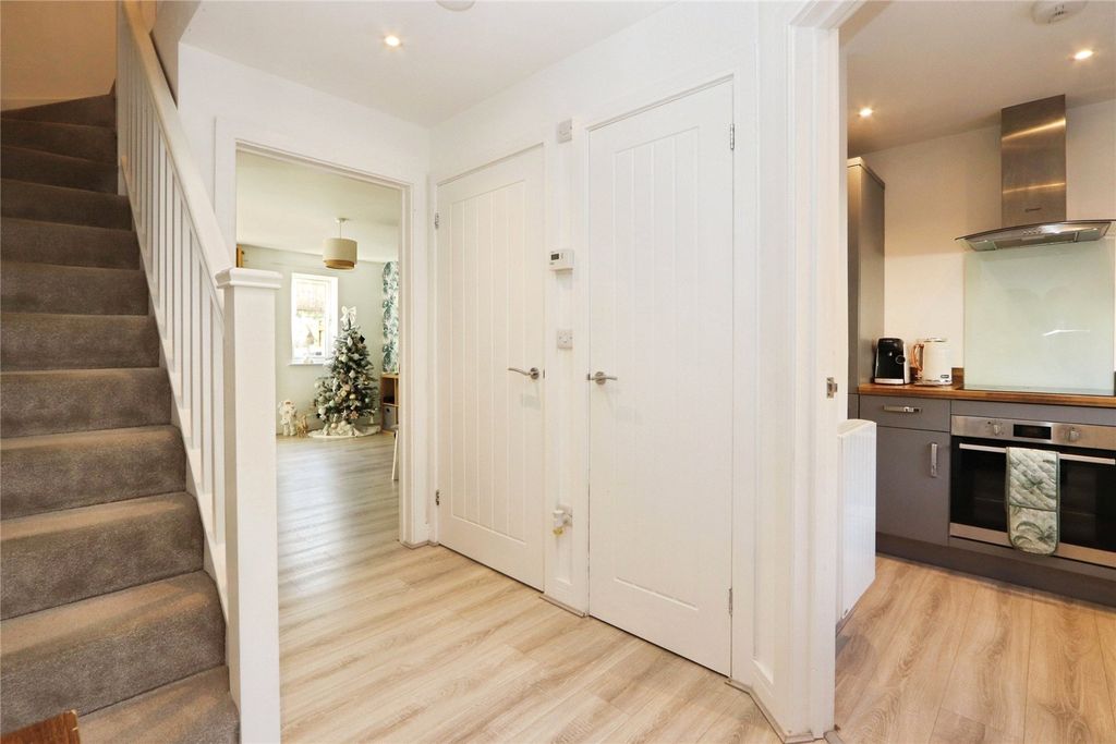 Property photo 2 of 15 Picture No. 16