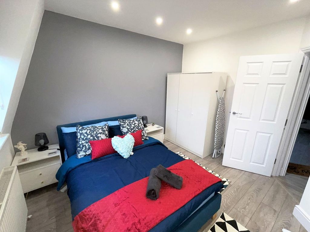 Property photo 2 of 10 Fully Furnished 1-Bed Flat ? Excellent Location Ne
