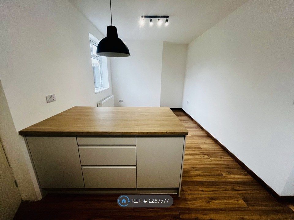 Property photo 3 of 34
