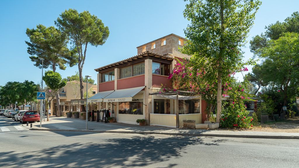Property photo 1 of 24 Bistro-13.Jpg