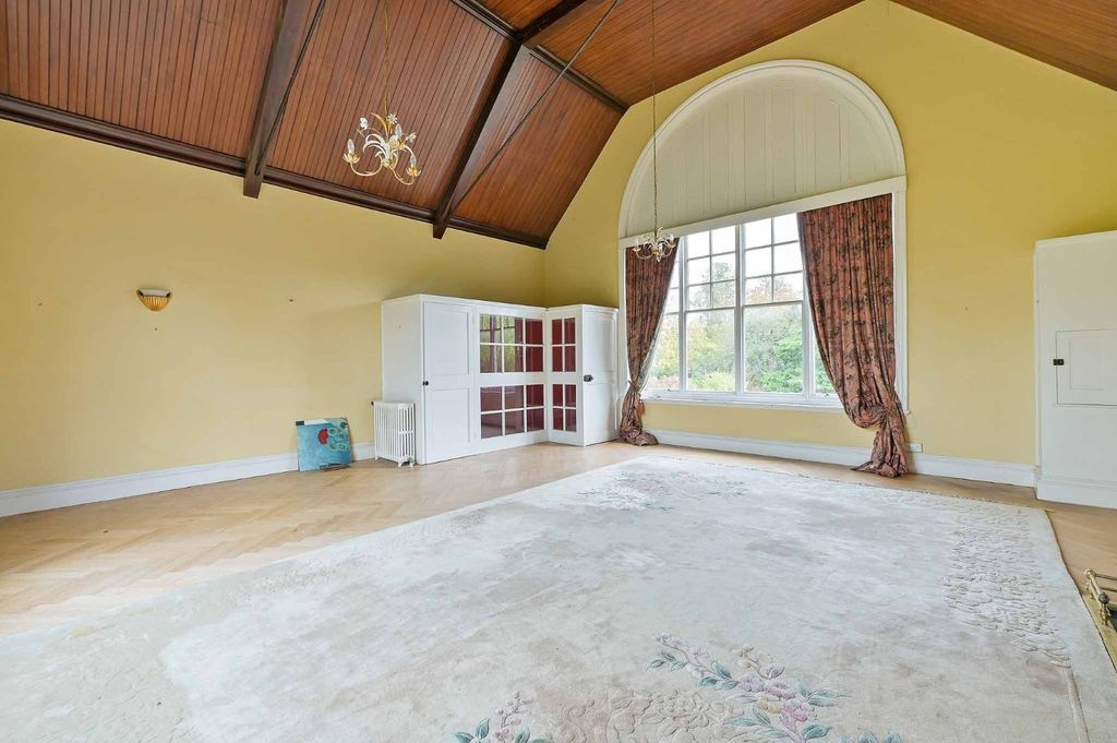 Property photo 3 of 22 Sitting Room