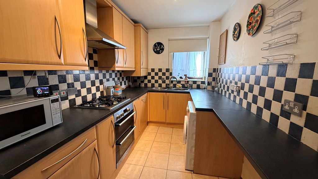 Property photo 1 of 9