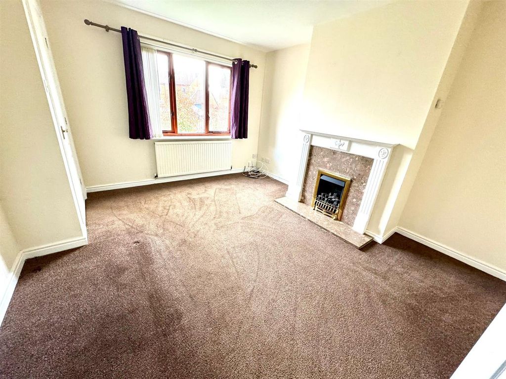 Property photo 3 of 10 Lounge