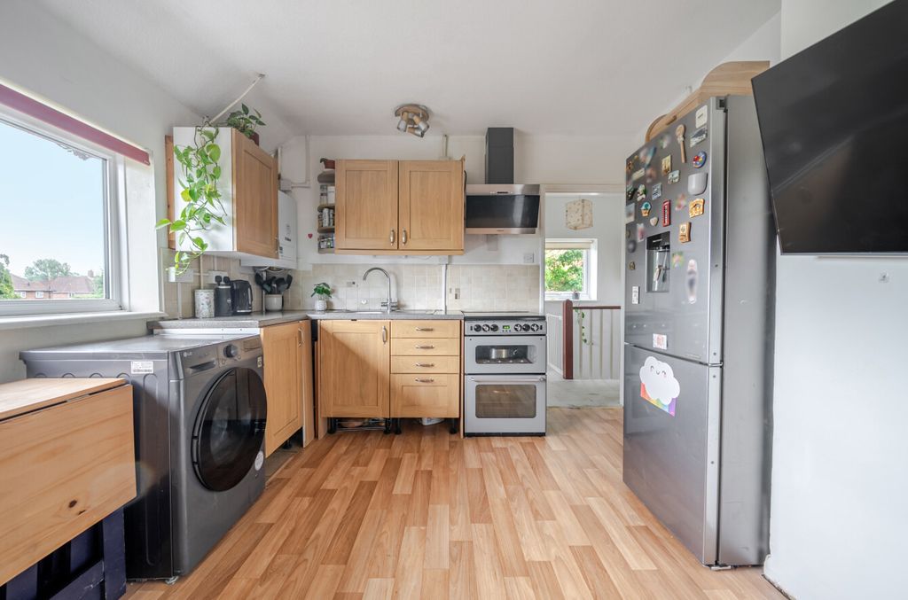 Property photo 3 of 18 Kitchen Units
