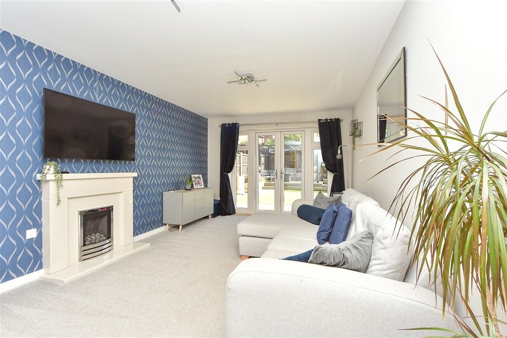Property photo 3 of 13 Lounge