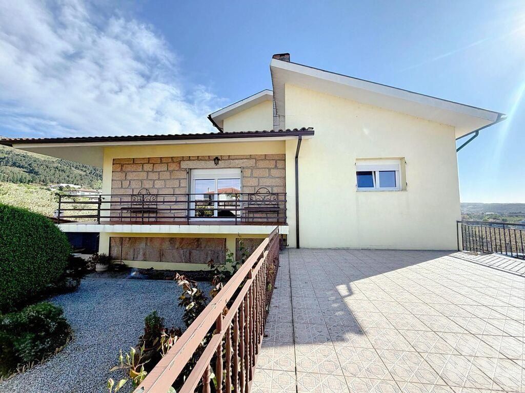 Property photo 1 of 32