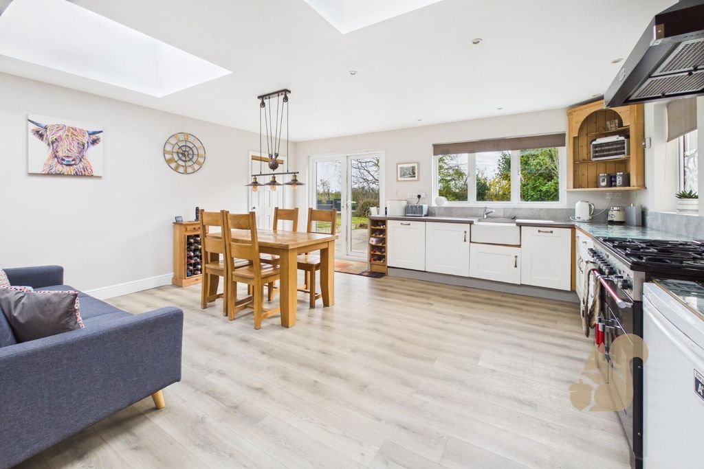 Property photo 3 of 32 Kitchen/Diner