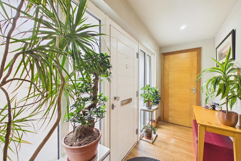 Property photo 3 of 31