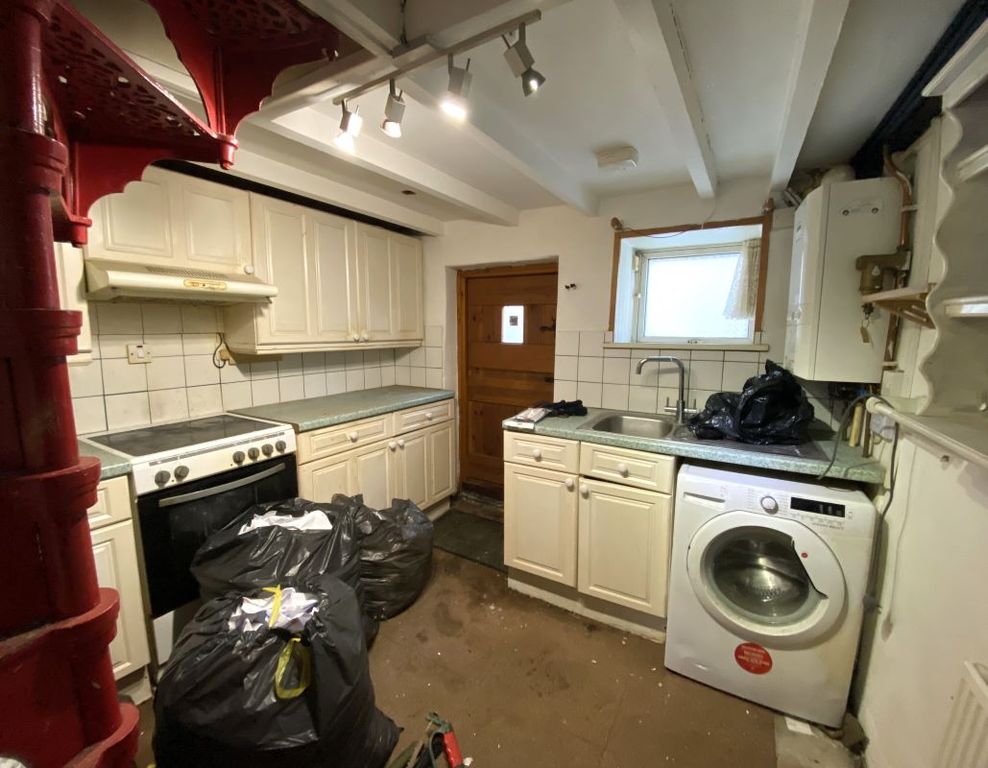 Property photo 3 of 7 Kitchen