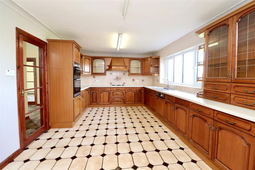 Property photo 2 of 13 Img_3856.Jpeg