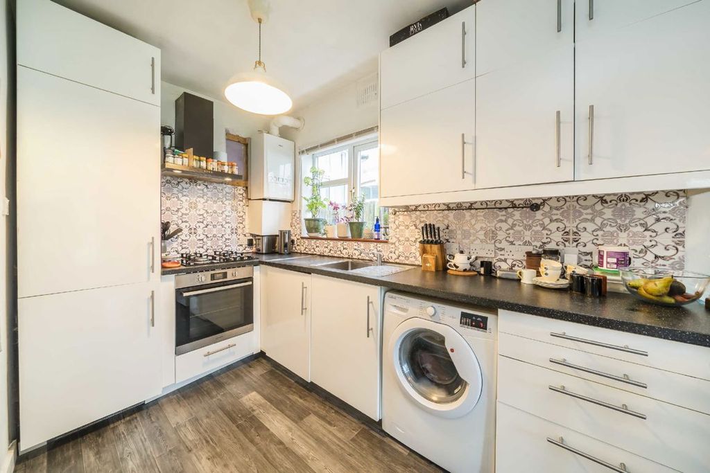 Property photo 2 of 6