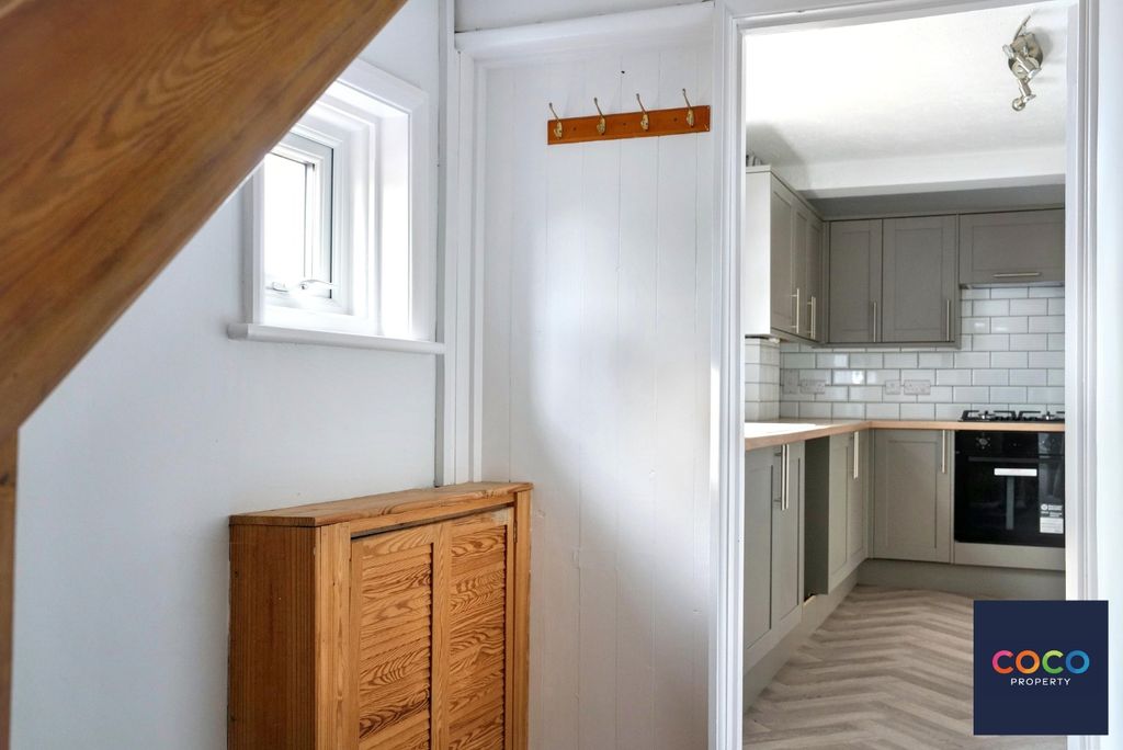 Property photo 2 of 11 4774612