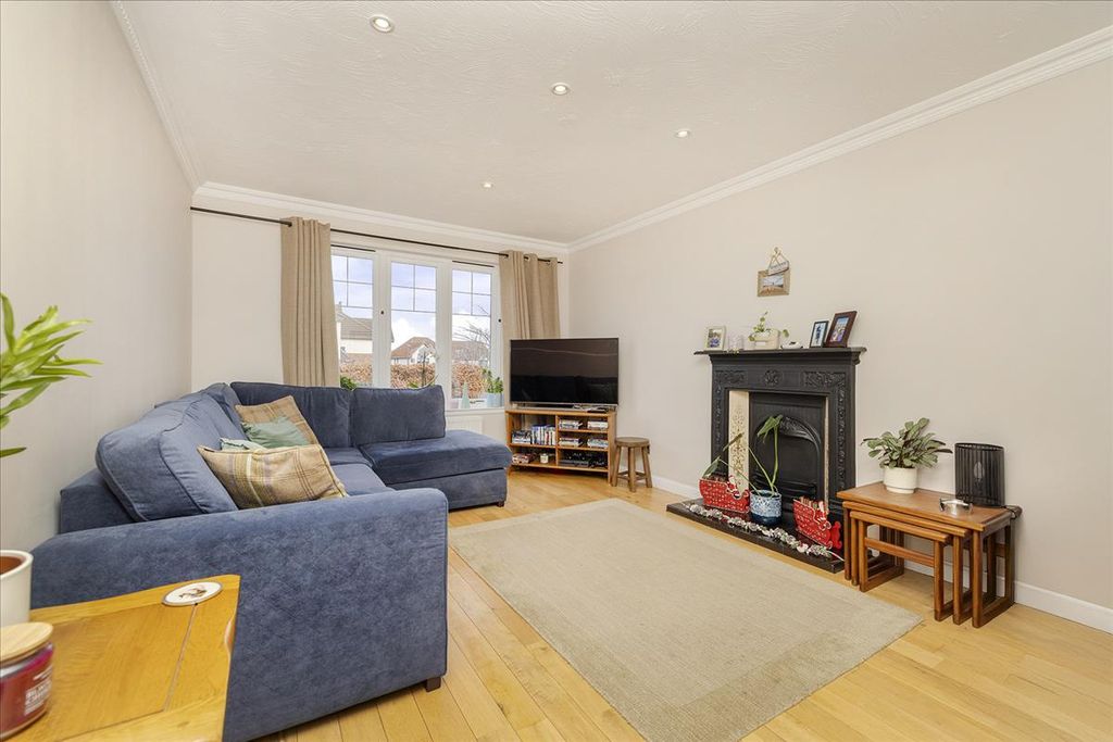 Property photo 2 of 33