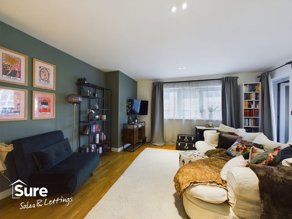 Property photo 2 of 12 3698034