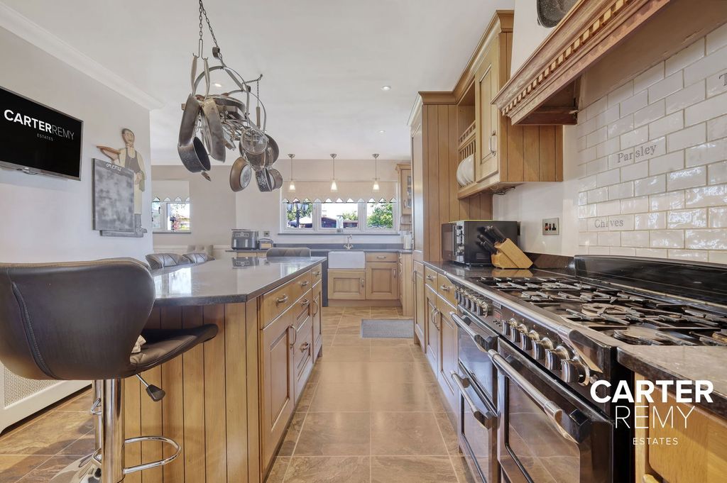 Property photo 2 of 47